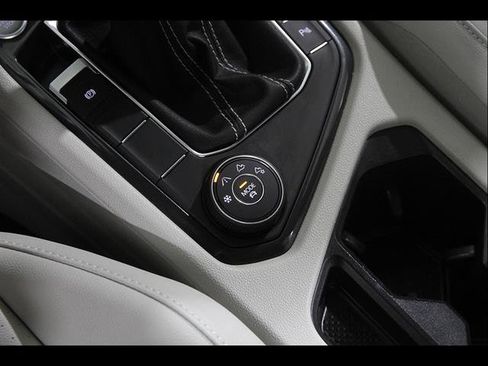 Certified 2024 Volkswagen Tiguan SE R-Line AWD/4WD image 16