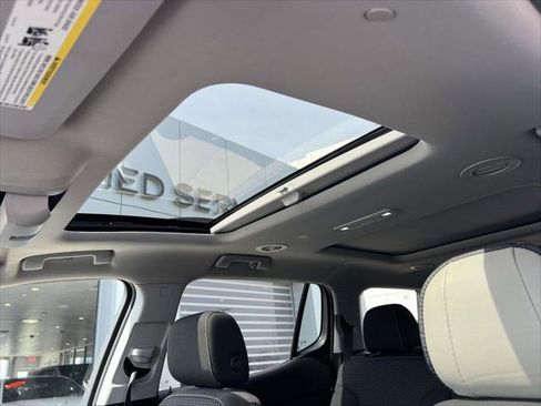 Used 2023 GMC Acadia SLE w/ Driver Convenience Package image 20