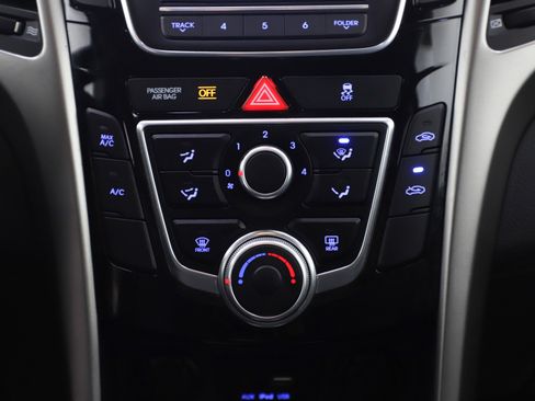 Used 2017 Hyundai Elantra GT image 18