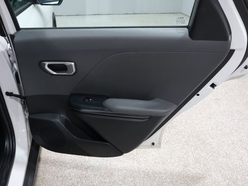 Used 2025 Kia K4 LXS image 21