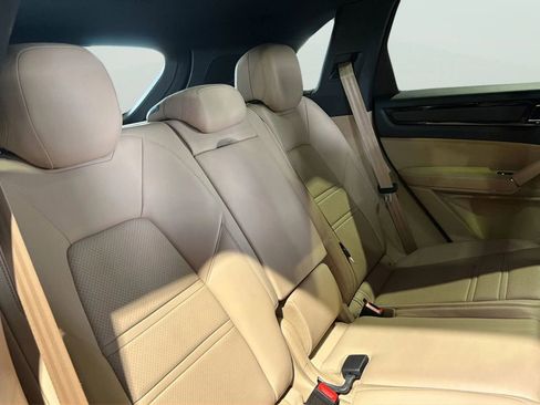Used 2023 Porsche Cayenne AWD/4WD image 28