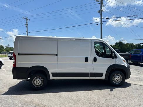 Used 2025 RAM ProMaster 2500 w/ Convenience Group FWD image 9