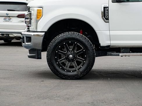 Used 2017 Ford F250 XLT w/ FX4 Off-Road Package image 8
