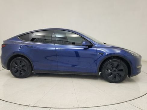 Used 2025 Tesla Model Y Long Range RWD image 12