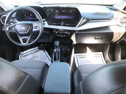 Used 2025 Chevrolet Trax LT w/ Driver Confidence Package FWD image 17