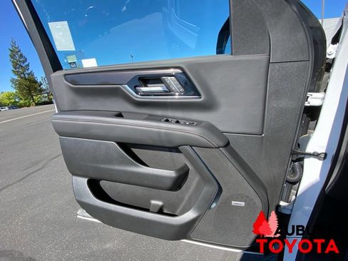 Used 2025 GMC Yukon Elevation AWD/4WD image 39