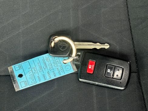 Used 2016 Toyota Tacoma TRD Off-Road w/ Towing Package image 27