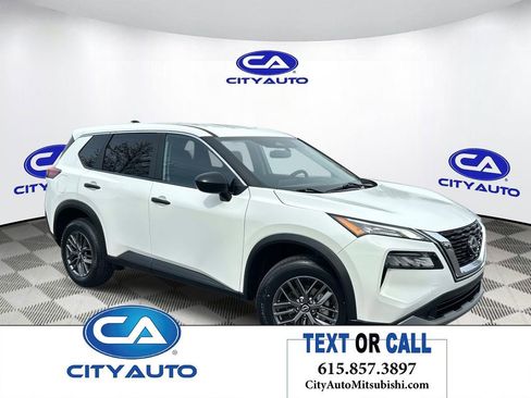 Used 2023 Nissan Rogue S image 1