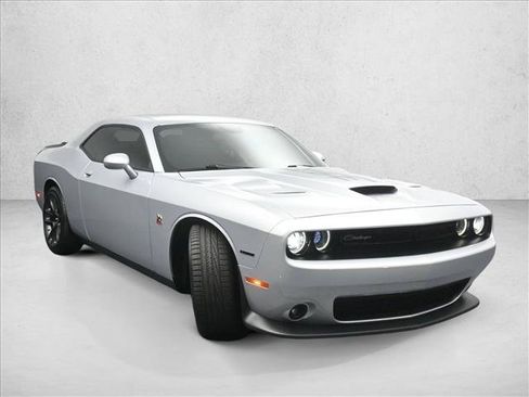 Used 2022 Dodge Challenger R/T Scat Pack w/ Driver Convenience Group RWD image 4