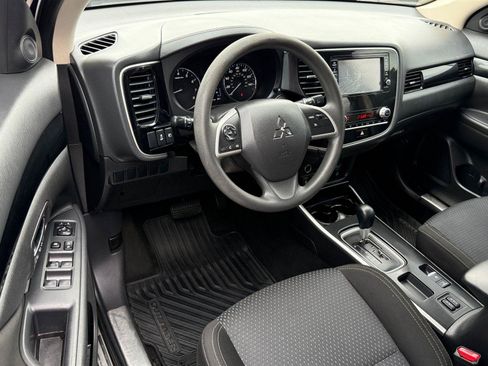 Used 2020 Mitsubishi Outlander ES FWD image 15