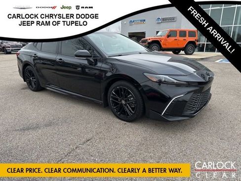 Used 2025 Toyota Camry SE image 3