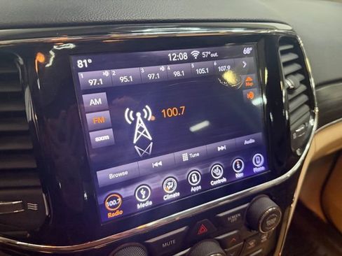 Used 2019 Jeep Grand Cherokee Limited image 20