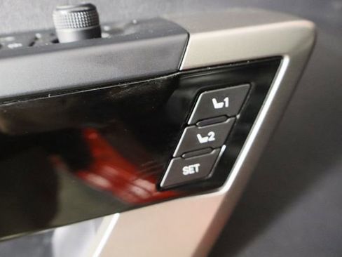 Used 2022 Toyota Tundra Limited image 21