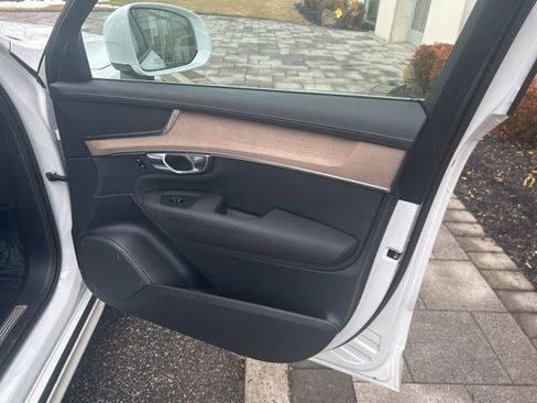 Used 2025 Volvo XC90 B6 Plus image 15