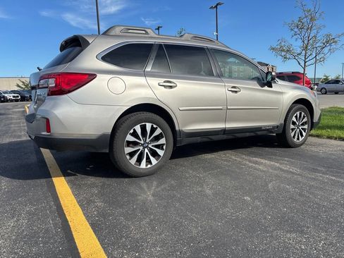 Used 2017 Subaru Outback 2.5i Limited AWD/4WD image 3