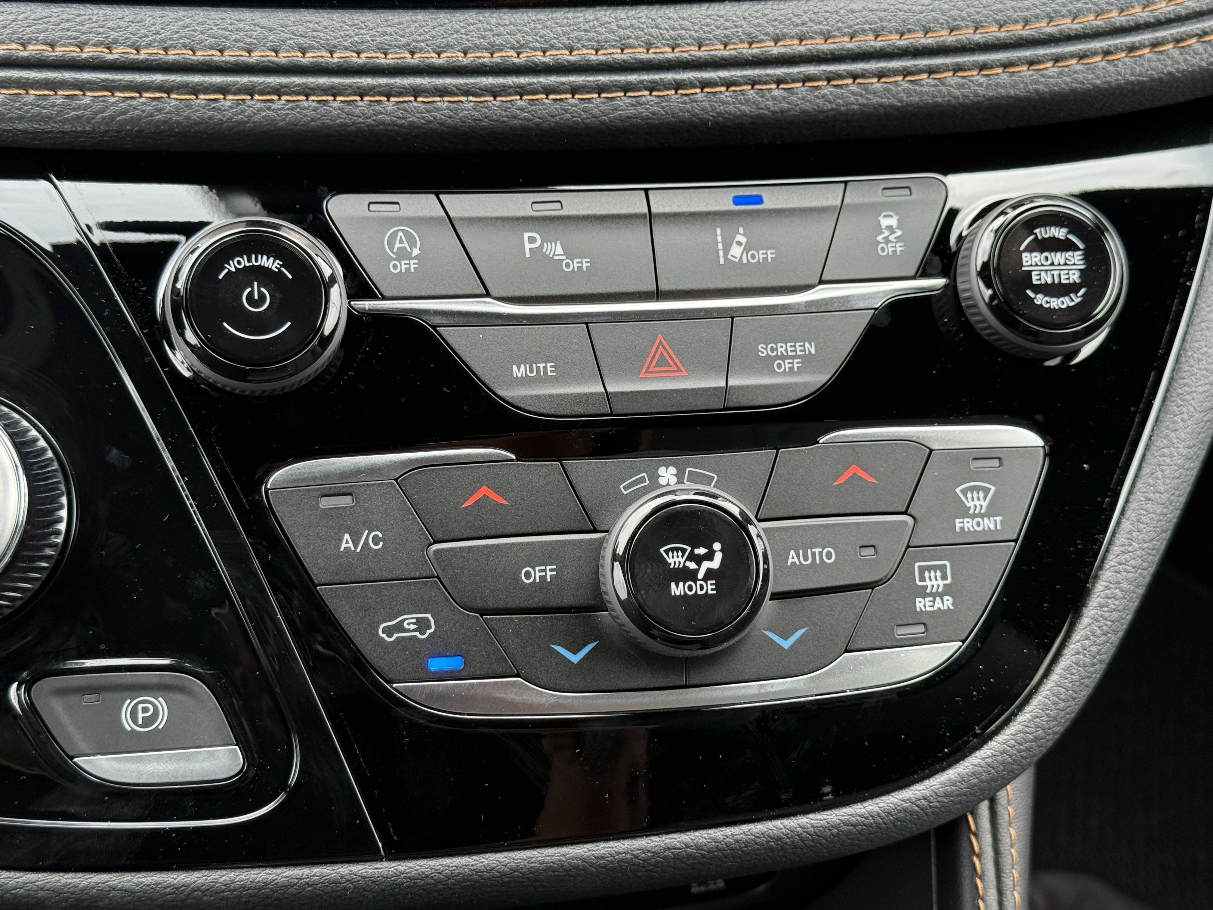 New 2027 Chrysler Pacifica Pinnacle w/ Theater Group FWD image 26