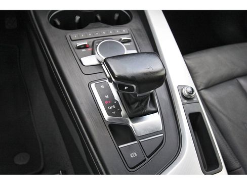 Used 2017 Audi A4 2.0T Premium image 29