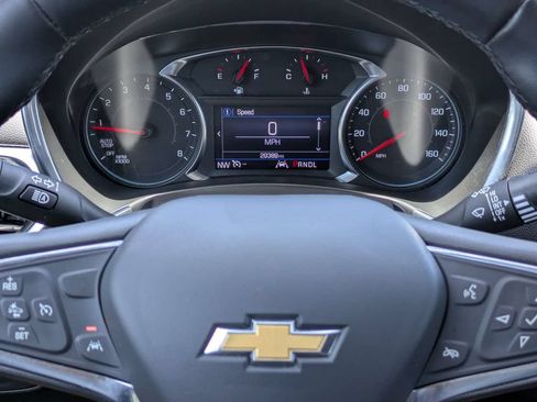 Used 2024 Chevrolet Equinox LT FWD image 28