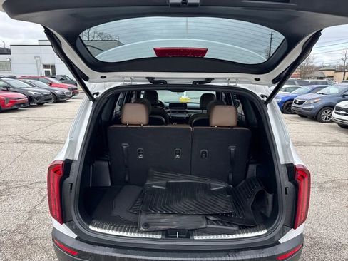 Used 2022 Kia Telluride SX w/ SX Prestige Package image 14