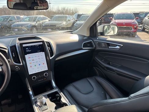 Used 2022 Ford Edge Titanium w/ Equipment Group 301A AWD/4WD image 27