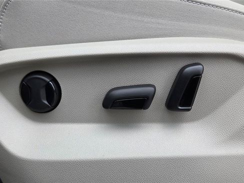 New 2026 Volkswagen Atlas SE FWD image 14
