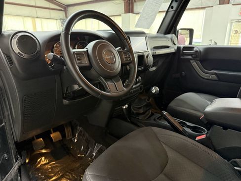 Used 2018 Jeep Wrangler Sport AWD/4WD image 16