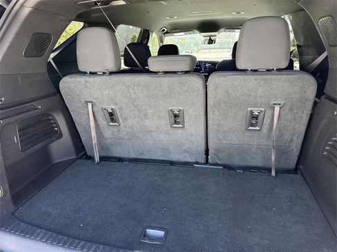 Used 2024 Chevrolet Traverse LT image 23