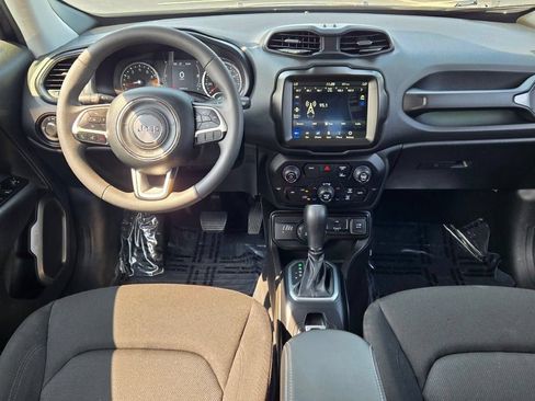 Used 2023 Jeep Renegade Latitude AWD/4WD image 17