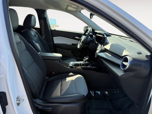 Used 2025 Chevrolet Trax LT w/ Driver Confidence Package image 19