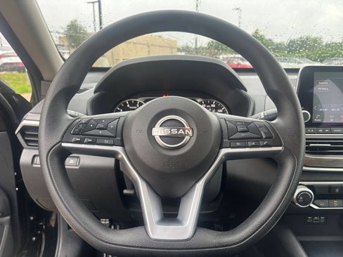 Used 2025 Nissan Altima 2.5 SV FWD image 27
