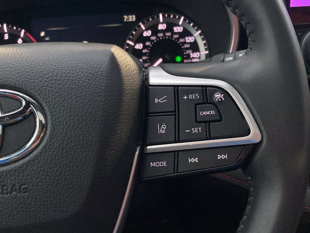 Used 2024 Toyota Highlander XSE FWD image 16