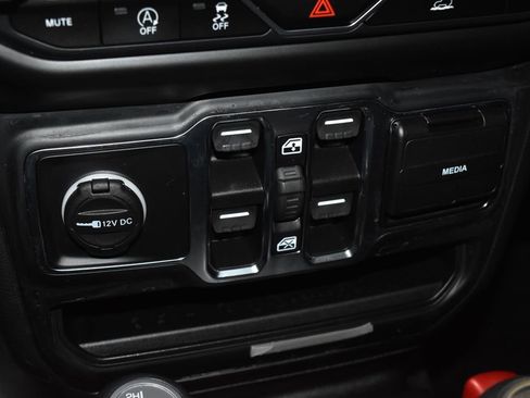 Used 2021 Jeep Wrangler Unlimited Sahara w/ Uconnect 4C Nav & Sound Group AWD/4WD image 13