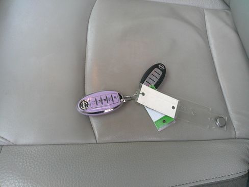 Used 2022 Nissan Pathfinder SL w/ SL Black Package image 38