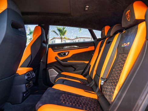 Used 2022 Lamborghini Urus image 6