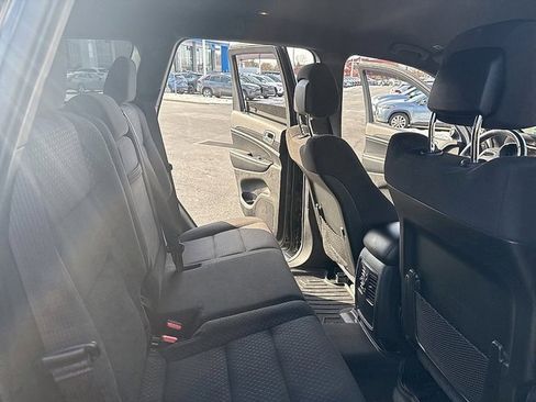 Used 2020 Jeep Grand Cherokee Laredo image 14