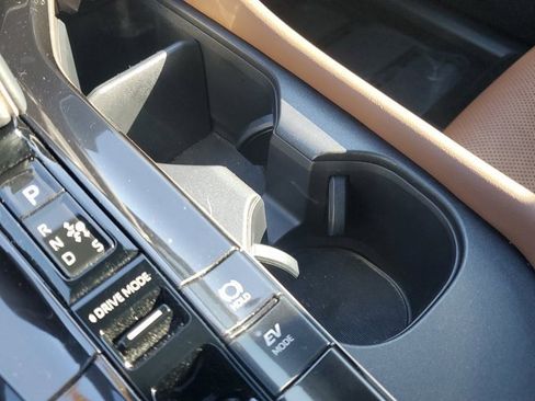 Used 2025 Toyota Crown Signia XLE image 24