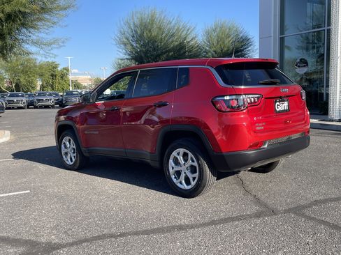 Used 2024 Jeep Compass Sport image 3