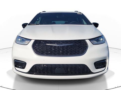 New 2026 Chrysler Pacifica Limited w/ S Appearance Package image 3