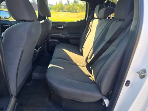Used 2018 Toyota Tacoma TRD Sport AWD/4WD image 13