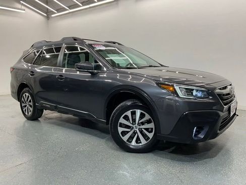 Used 2022 Subaru Outback Premium AWD/4WD image 2