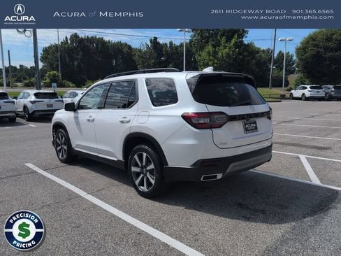 Used 2025 Honda Pilot Touring image 4