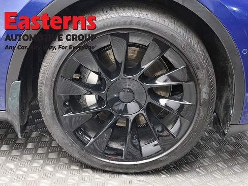 Used 2021 Tesla Model Y Long Range AWD/4WD image 25