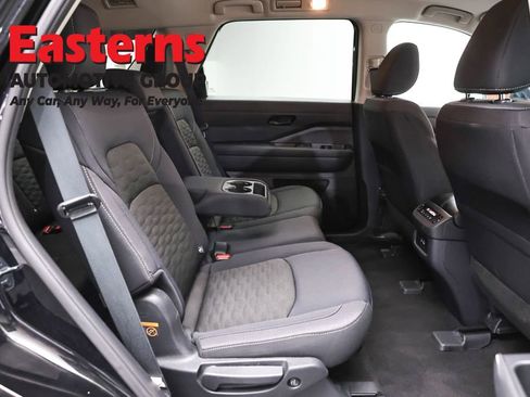 Used 2025 Nissan Pathfinder SV FWD image 24