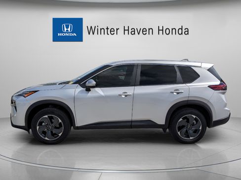 Used 2024 Nissan Rogue SV AWD/4WD image 5