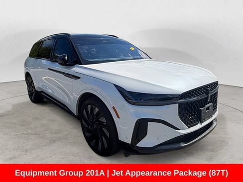 Used 2024 Lincoln Nautilus Reserve w/ Jet Appearance Package (87T) AWD/4WD image 5