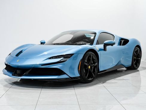 Used 2022 Ferrari SF90 Spider image 2
