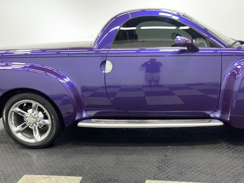 Used 2004 Chevrolet SSR w/ Preferred Equipment Group RWD image 17