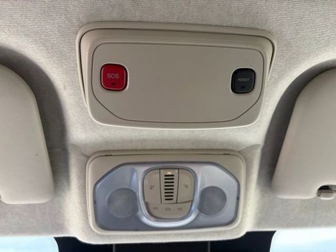 Used 2025 RAM ProMaster 2500 w/ Convenience Group image 17