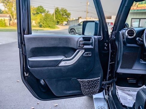 Used 2014 Jeep Wrangler Sahara w/ Connectivity Group AWD/4WD image 11