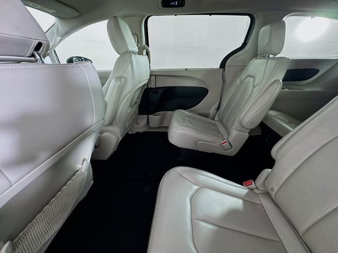 Used 2021 Chrysler Voyager Lxi FWD image 24